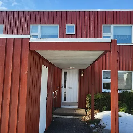 136 M2 With 3 Bedrooms And 2 Livingrooms, 2 Floors, Walking Distance To Amenities *