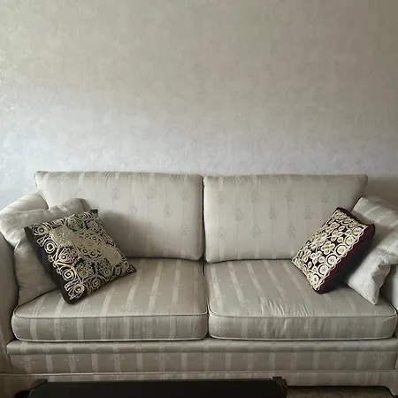 136 M2 With 3 Bedrooms And 2 Livingrooms, 2 Floors, Walking Distance To Amenities Διαμέρισμα *