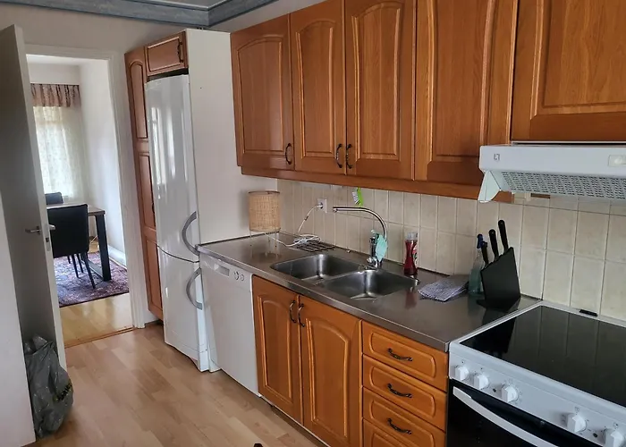 136 M2 With 3 Bedrooms And 2 Livingrooms, 2 Floors, Walking Distance To Amenities *