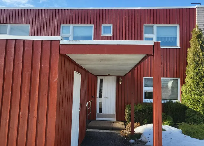 136 M2 With 3 Bedrooms And 2 Livingrooms, 2 Floors, Walking Distance To Amenities *